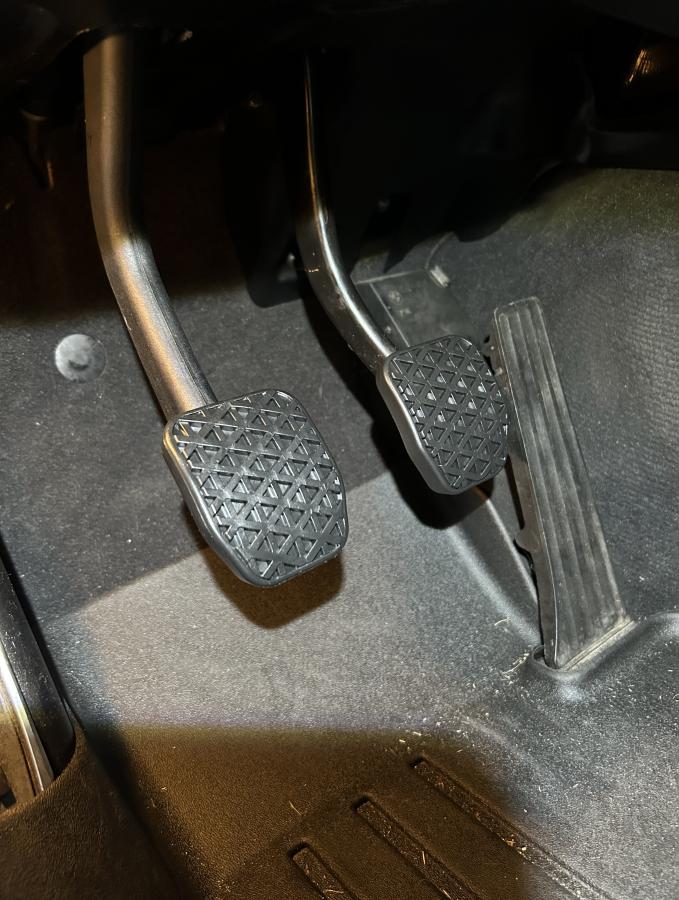 Click image for larger version

Name:	new pedals installed.jpg
Views:	370
Size:	97.1 KB
ID:	242734