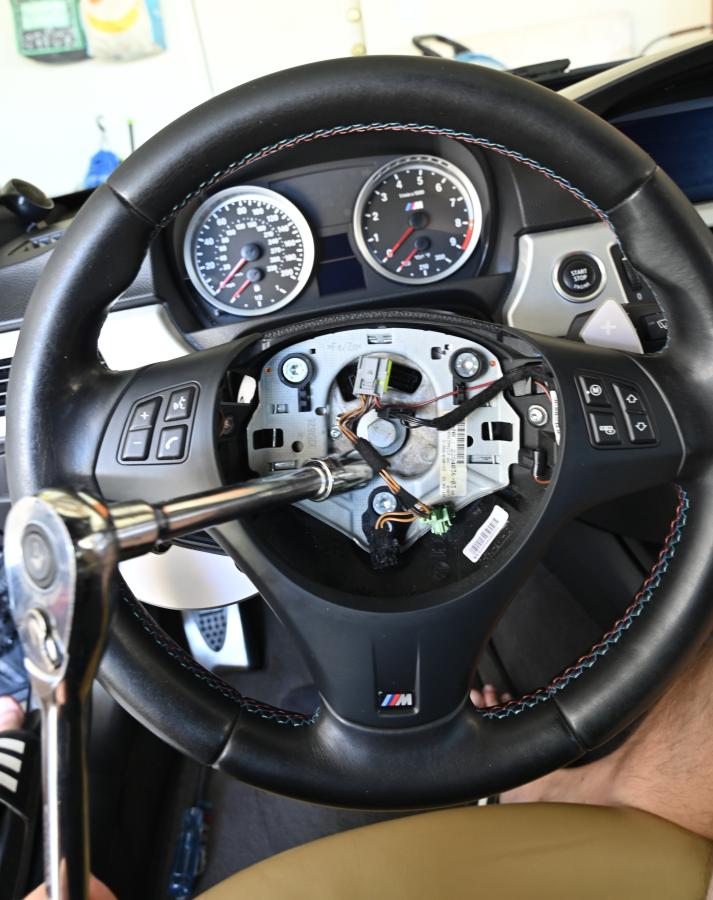 Click image for larger version

Name:	e90steeringwheel (9).jpg
Views:	16
Size:	86.5 KB
ID:	353721